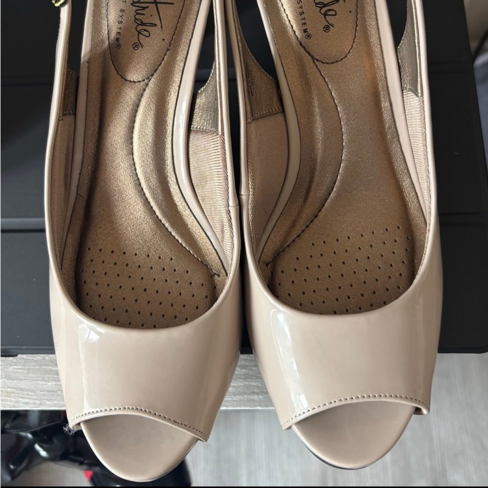 Life Stride Women's Cream Slingback Heels